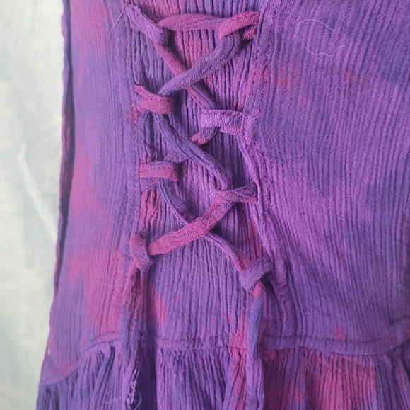 Lady's dress - Picture 3 of 5